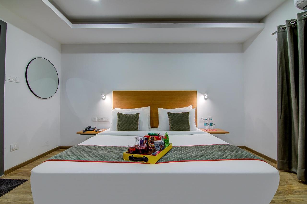 Oyo Townhouse 034 -Halcyon Hitech City Road Hyderabad Exterior foto
