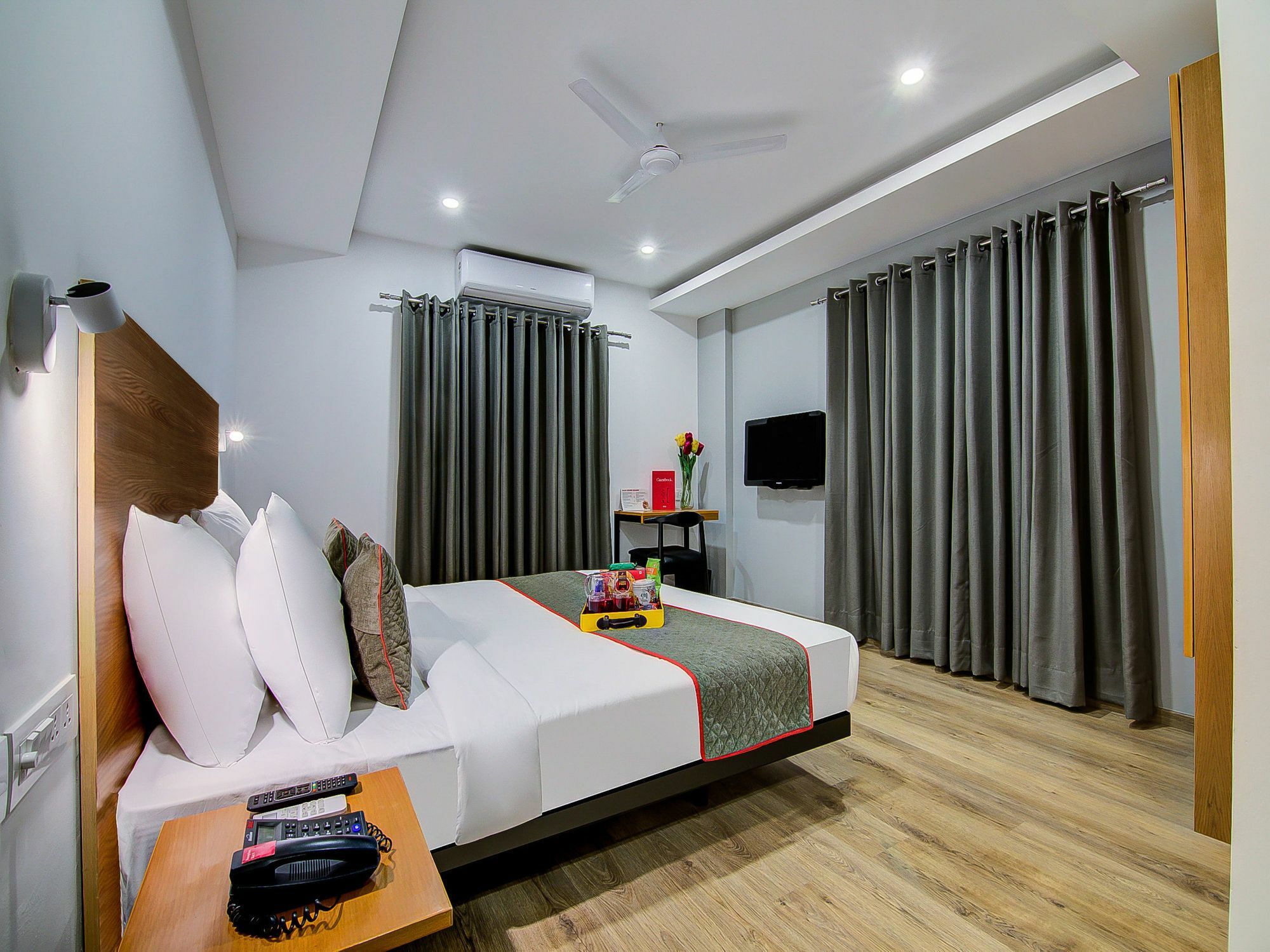 Oyo Townhouse 034 -Halcyon Hitech City Road Hyderabad Exterior foto