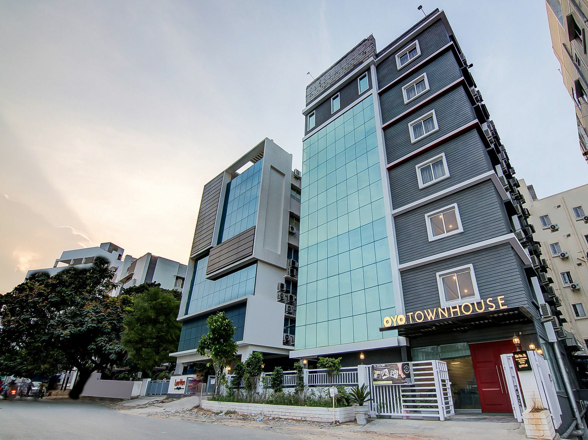 Oyo Townhouse 034 -Halcyon Hitech City Road Hyderabad Exterior foto